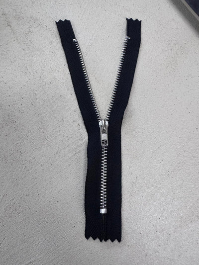 Closed Tail Zipper - Black - 45cm